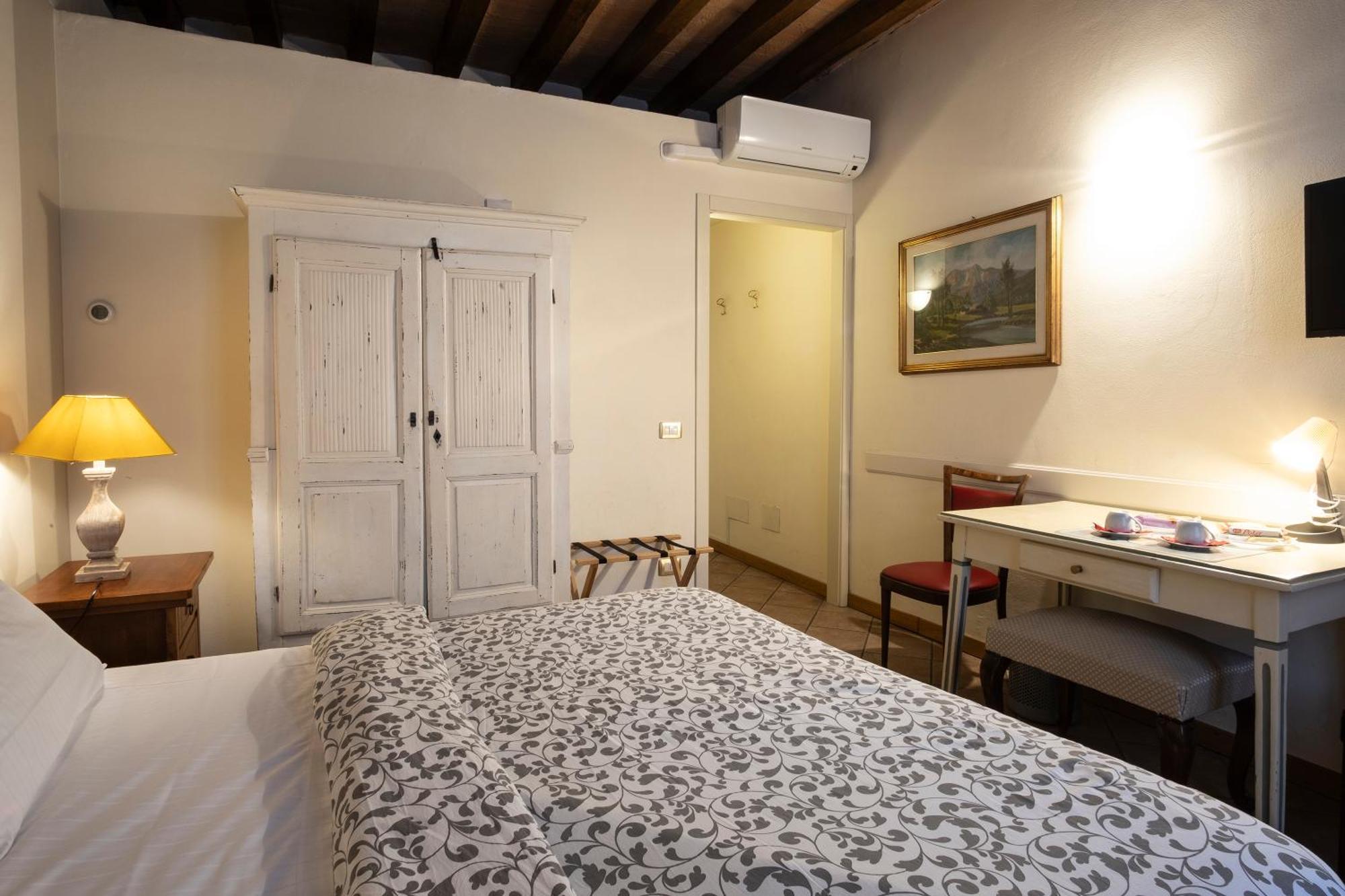 Hotel Il Cortiletto à Plaisance Extérieur photo